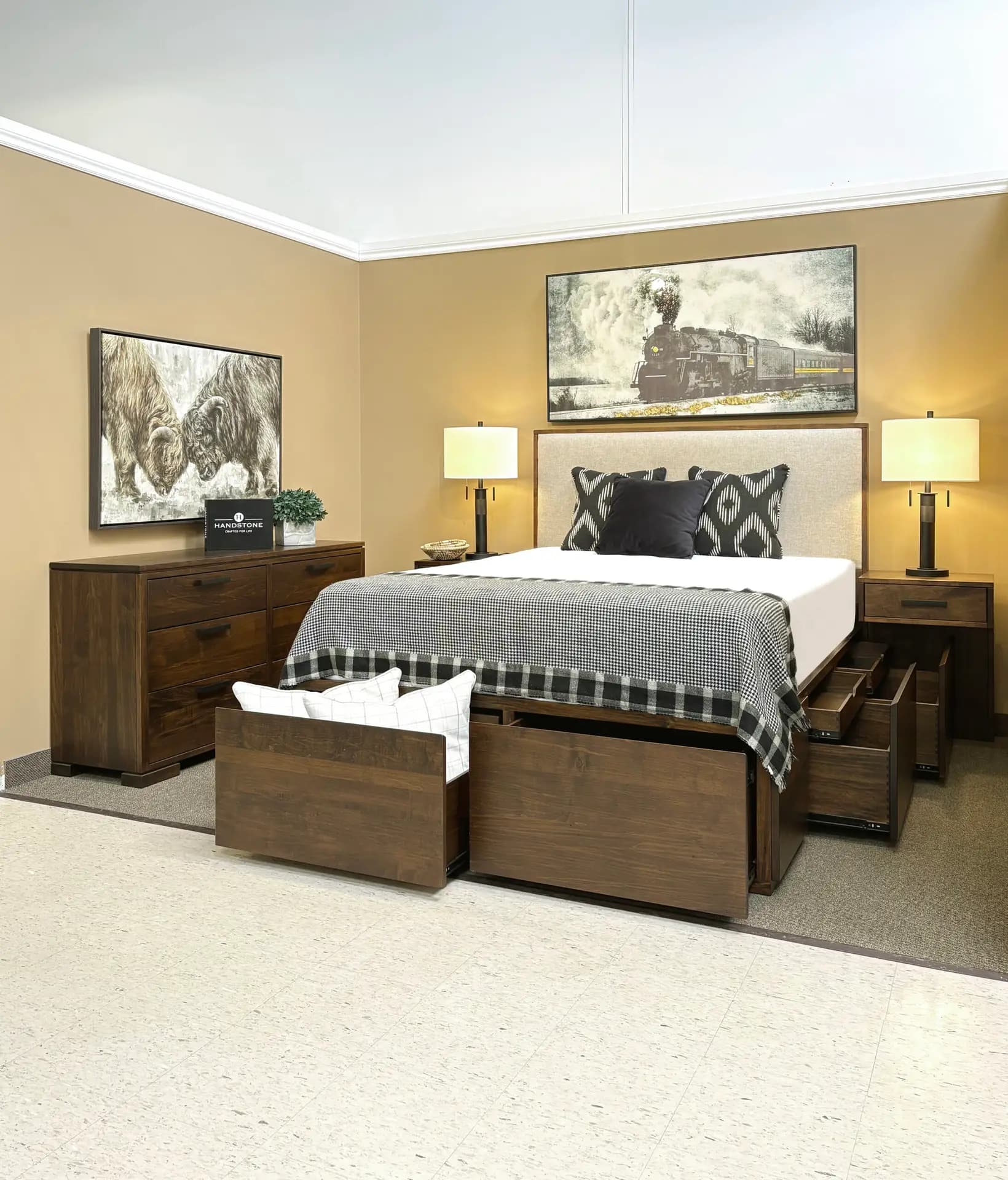 Queen Lisbon & Kenova Bedroom Set by Handstone - image 1