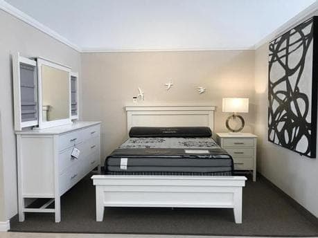 Queen Brooklyn Bedroom Set by Handstone - image 1