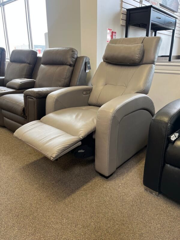 Zero Gravity Chair by Palliser - Image 2
