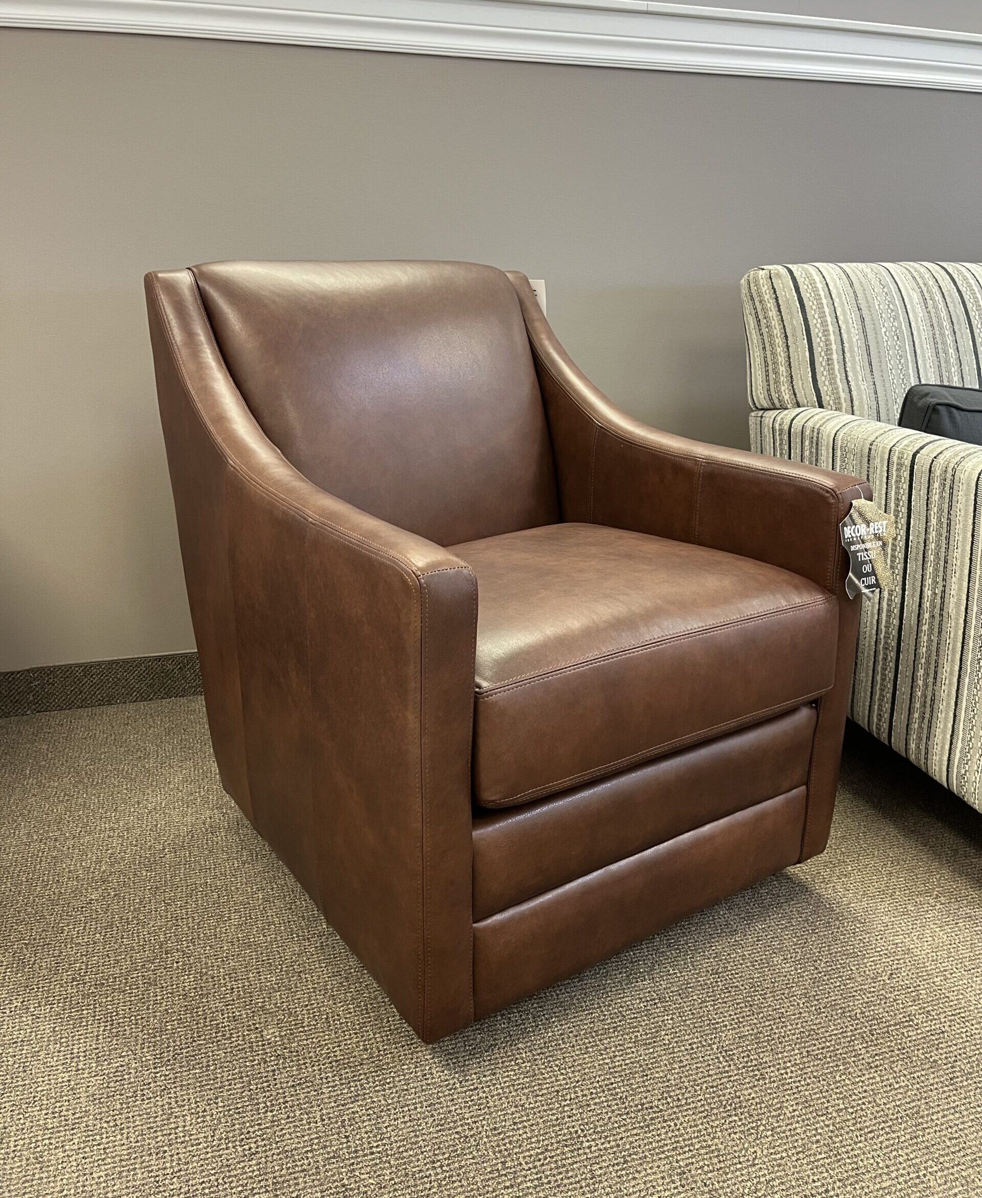 3443 Leather Swivel Chair by Decor-Rest