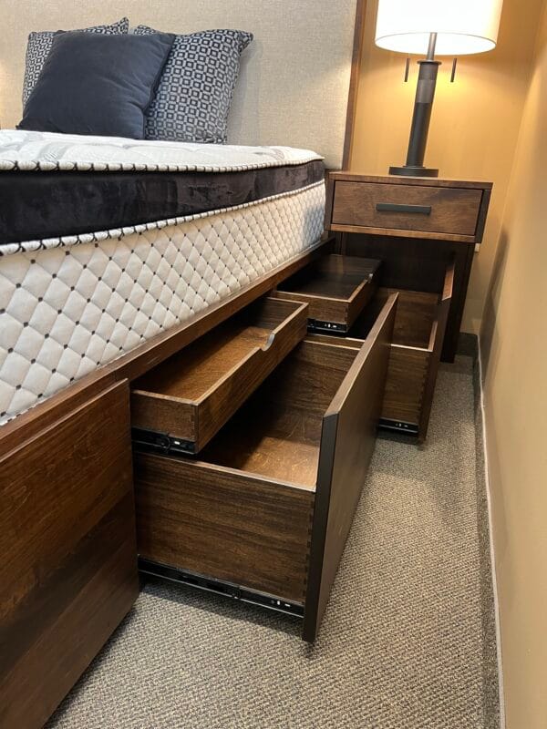 Queen Lisbon & Kenova Bedroom Set by Handstone - Image 2