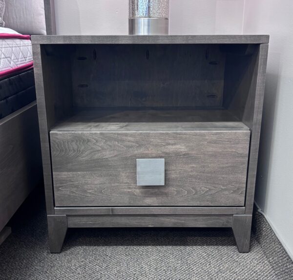 Queen Belmont Bedroom Set by Handstone - Image 3