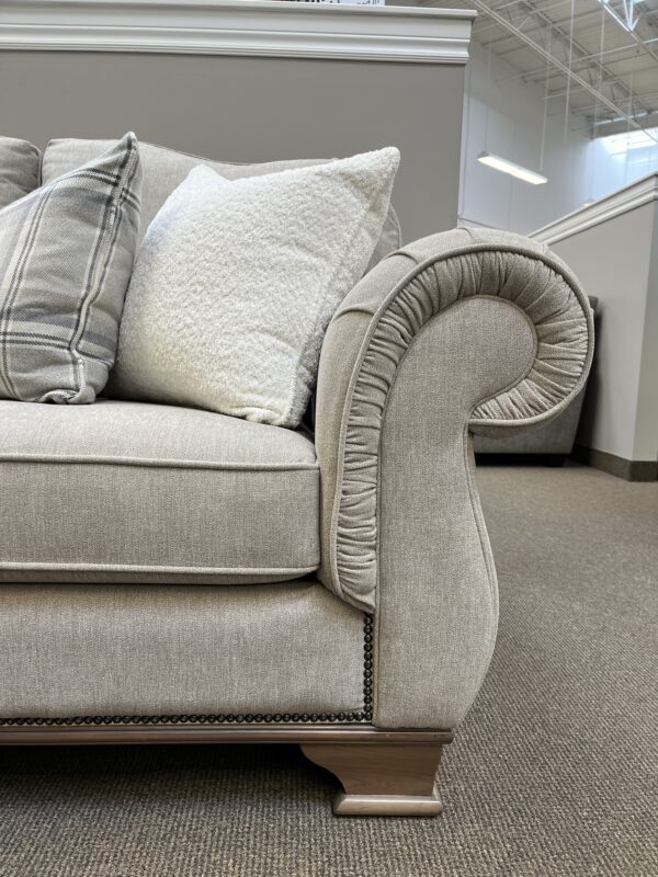 6933 Sofa by Decor-Rest - Image 3