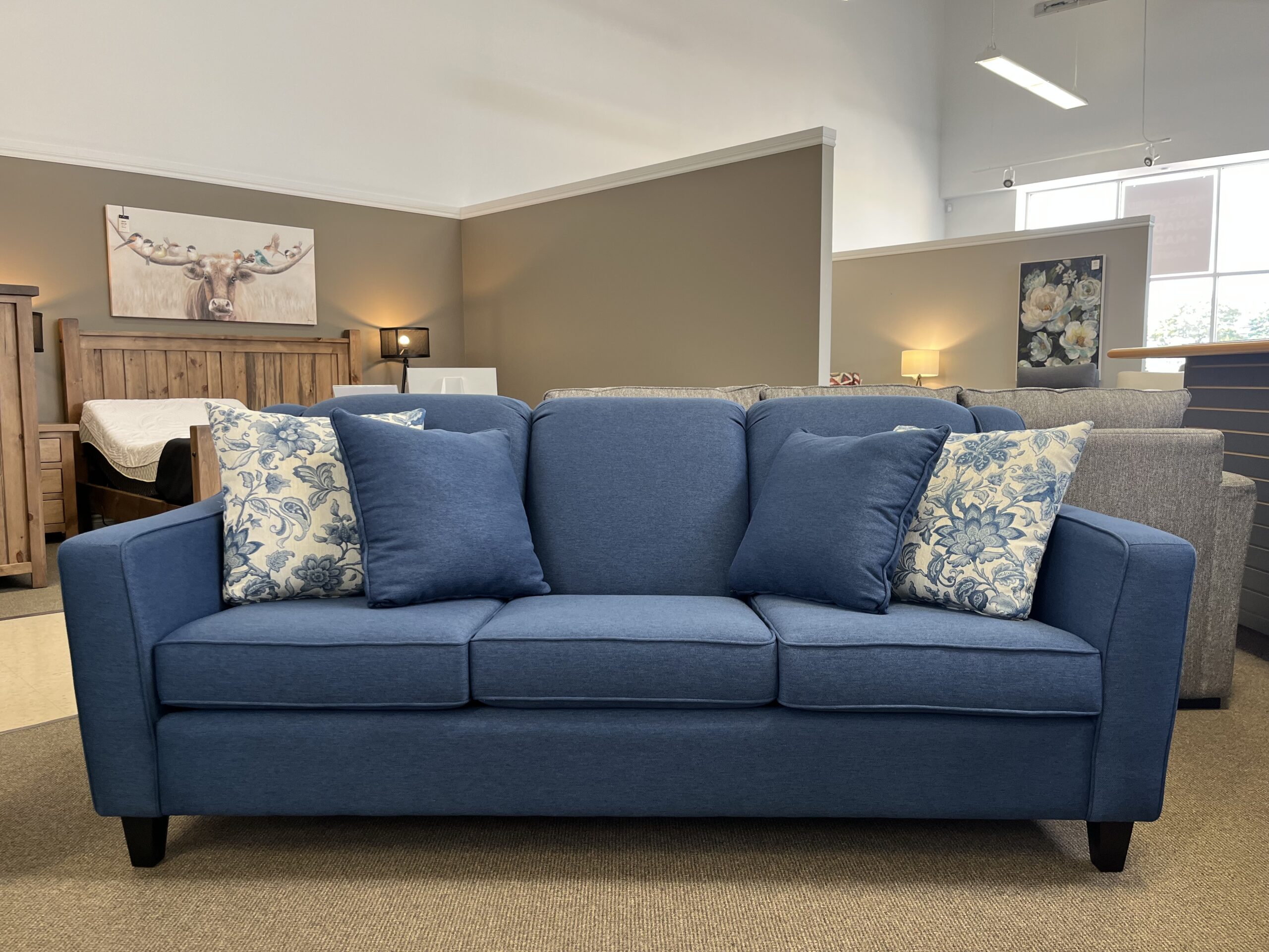1439 Sofa by Trendline - Image 2