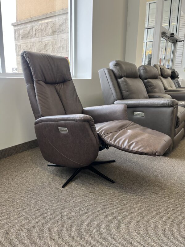 Q30 Swivel Pw Recliner Chair by Palliser - Image 4