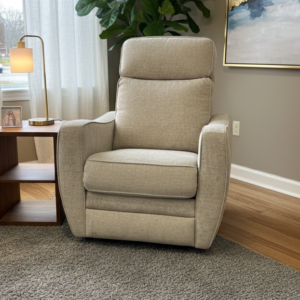 Oakridge Pw Recliner w/Pw Headreast by Palliser