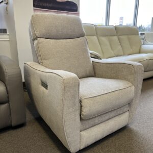 Oakridge Pw Recliner w/Pw Headreast by Palliser