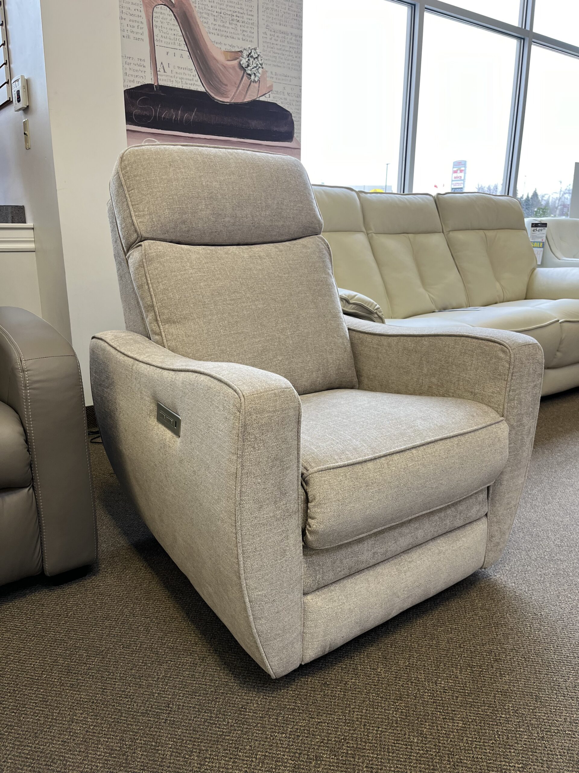 Oakridge Pw Recliner w/Pw Headreast by Palliser