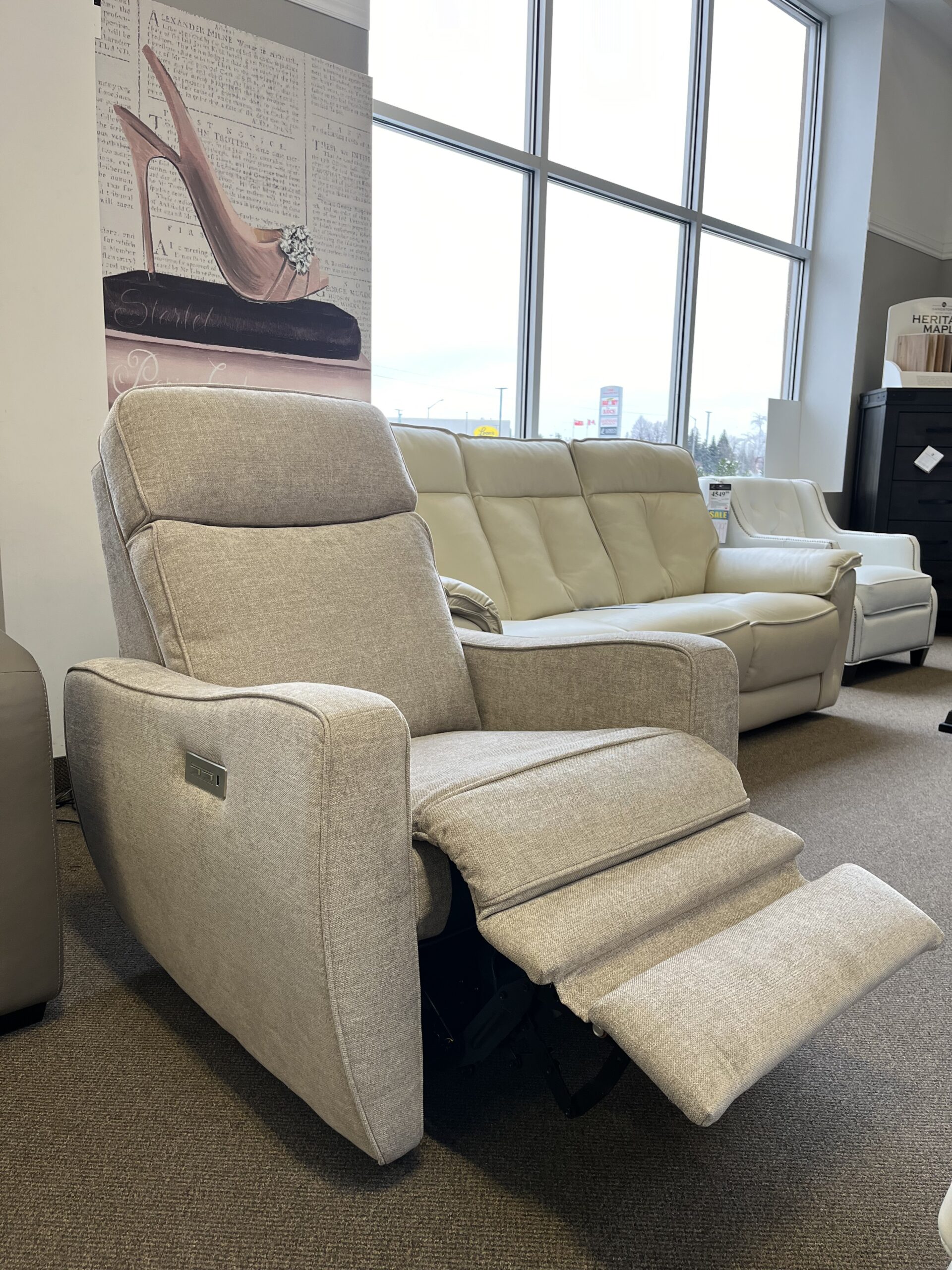 Oakridge Pw Recliner w/Pw Headreast by Palliser - Image 2