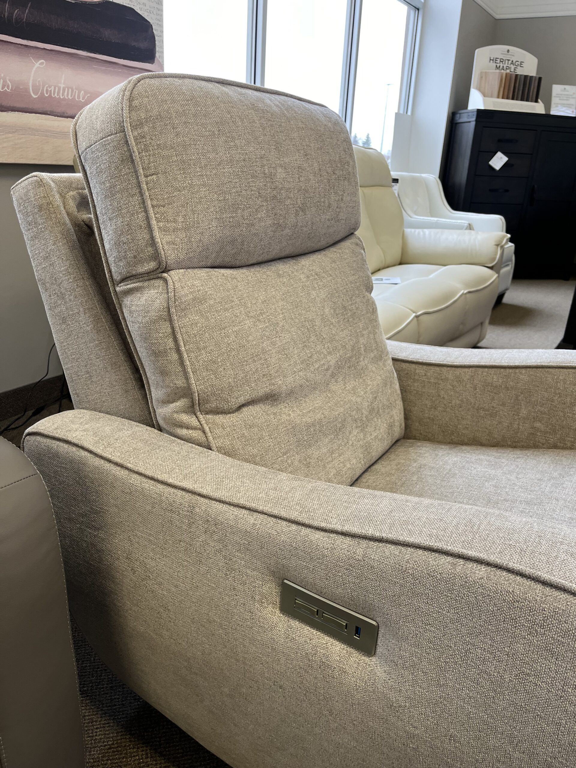 Oakridge Pw Recliner w/Pw Headreast by Palliser - Image 3