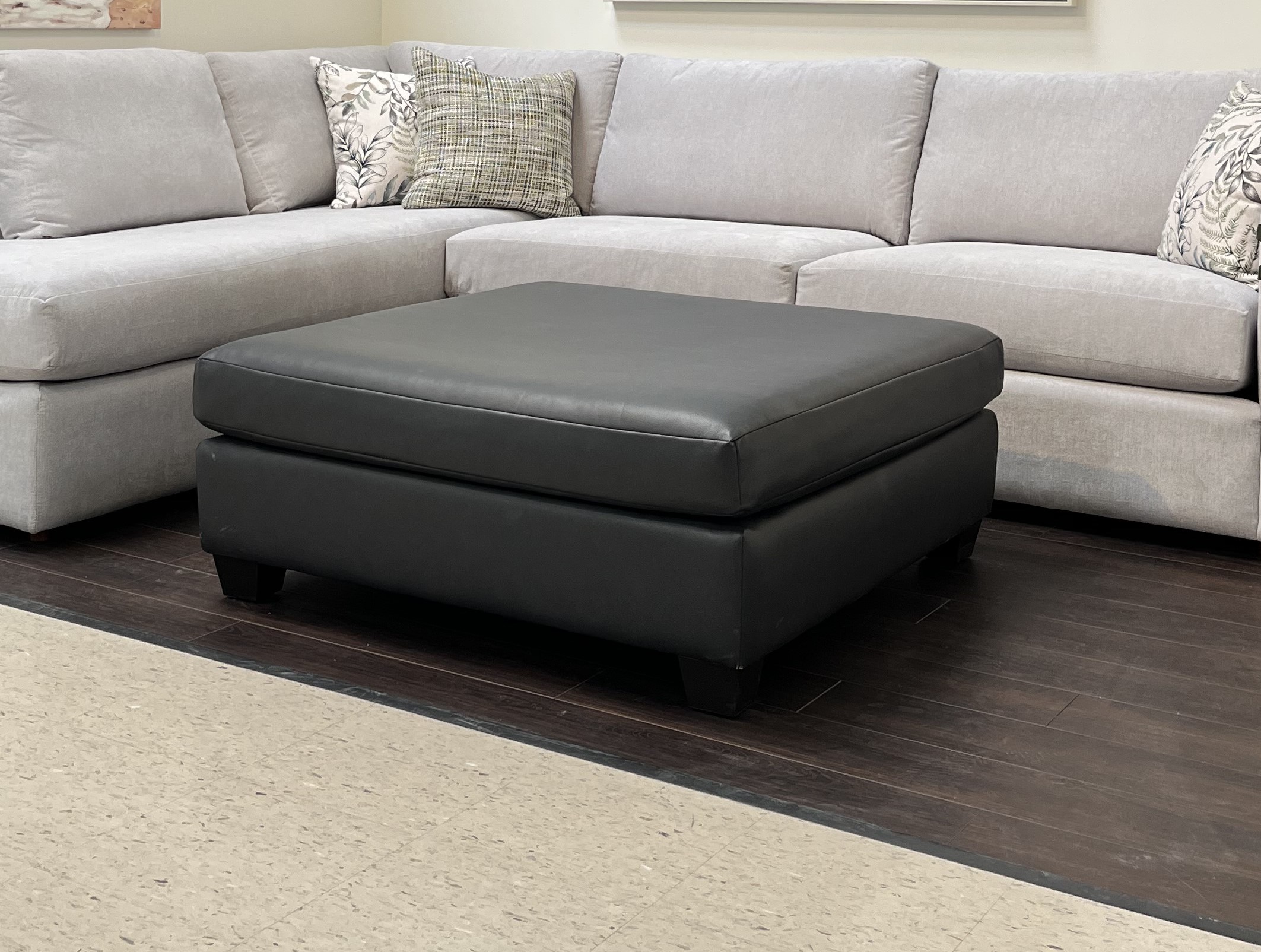 2875 Ottoman by Decor-Rest